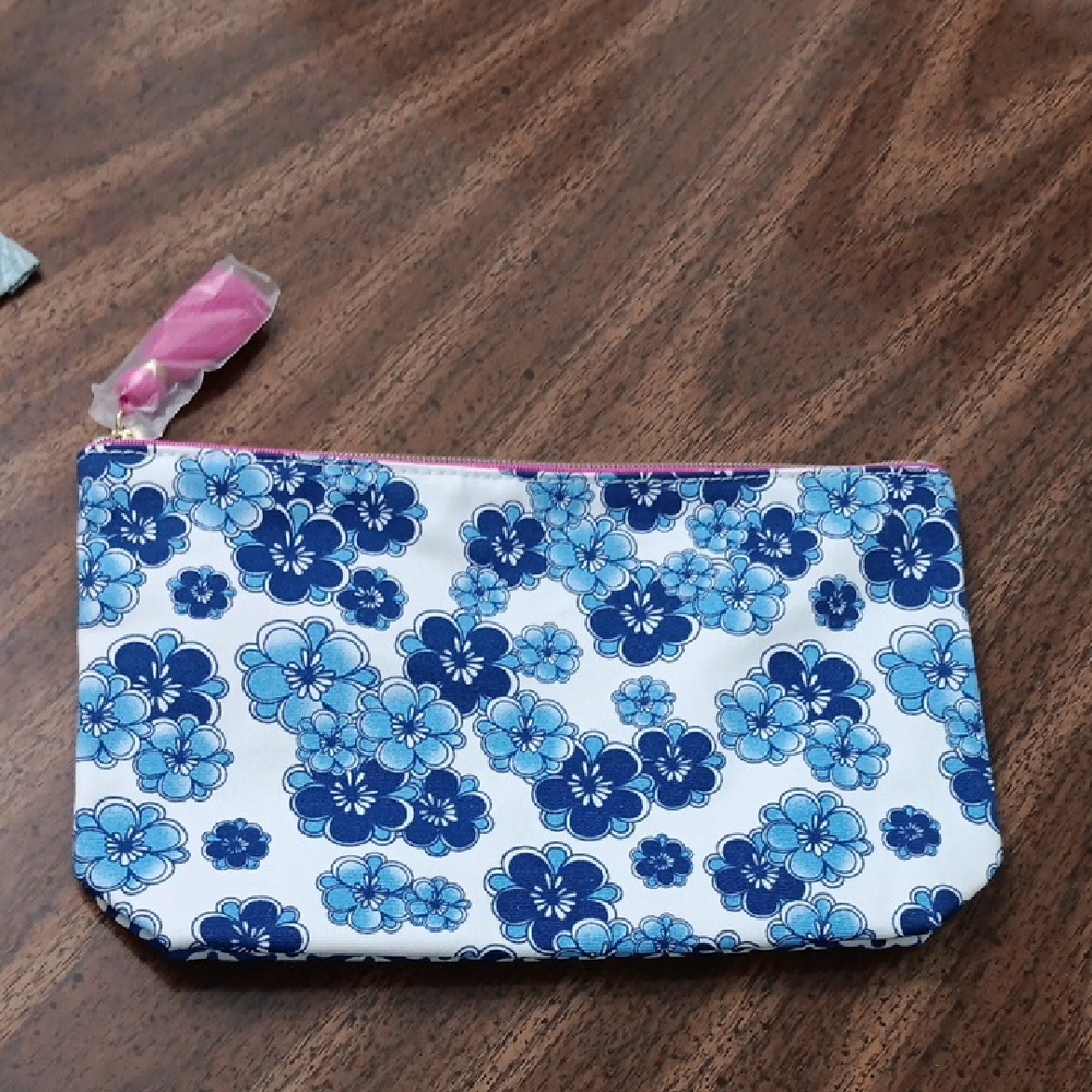 Estee Lauder Blue And White Floral Cosmetic Pouch